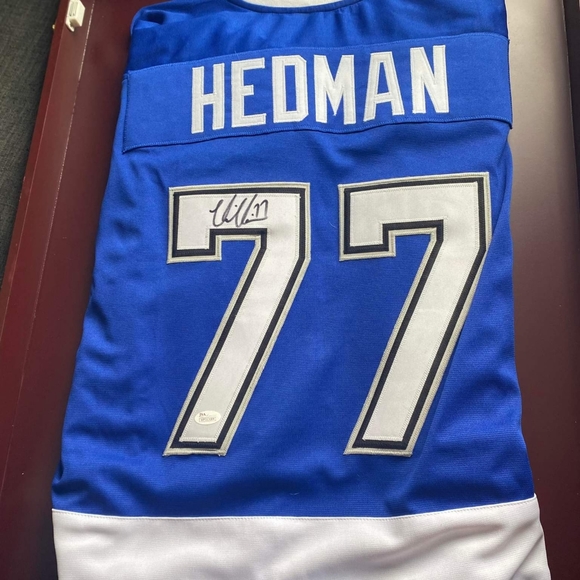 Signed Victor Hedman jersey (Case not included) - Picture 2 of 3